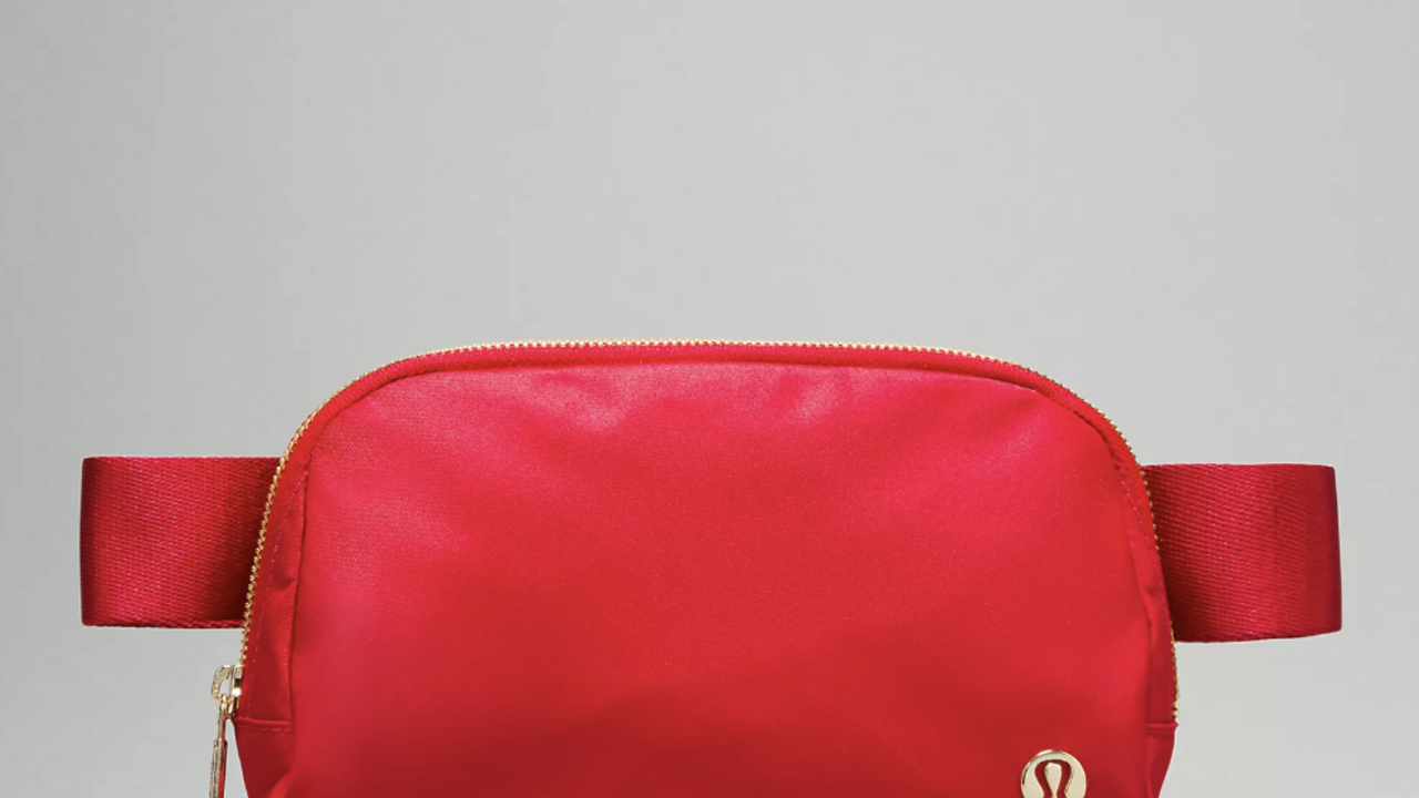 2024 Lululemon Everywhere Belt Bag Fleece New Year NWT *LIMITED EDITION RED TAG*